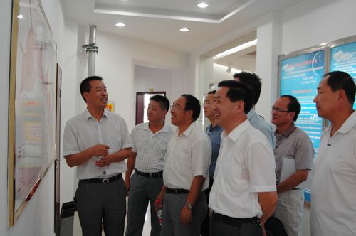 敦煌種業(yè)與酒泉市氣象局簽訂共同推進氣象為農服務合作協議