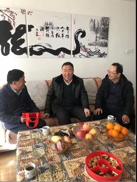 敦煌種業(yè)領導看望慰問公司老干部、老黨員及困難黨員職工