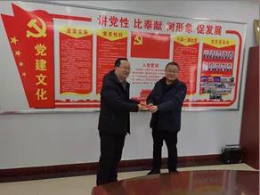 敦煌種業(yè)領導看望慰問公司老干部、老黨員及困難黨員職工